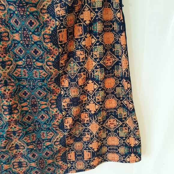 Liz Lange Blue & Gold Maternity Top - Picture 5 of 7